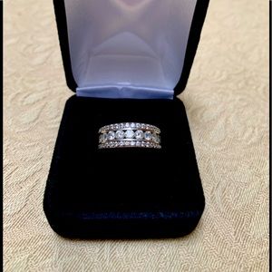 Women’s size 6.5 silver tone cocktail ring